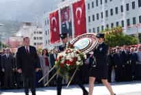 29 ekim bayram coskusu celenk sunumuyla basladi