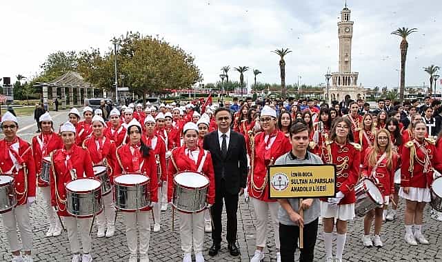 29 ekim cumhuriyet bayrami etkinlikleri izmirde buyuk bir coskuyla devam ediyor