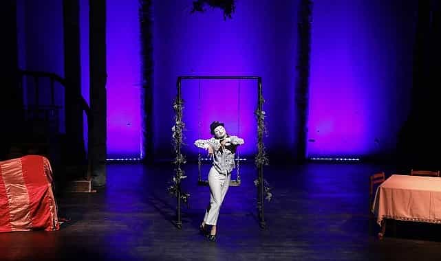 agaclar ayakta olur ataturk sanat merkezinde sahnelendi