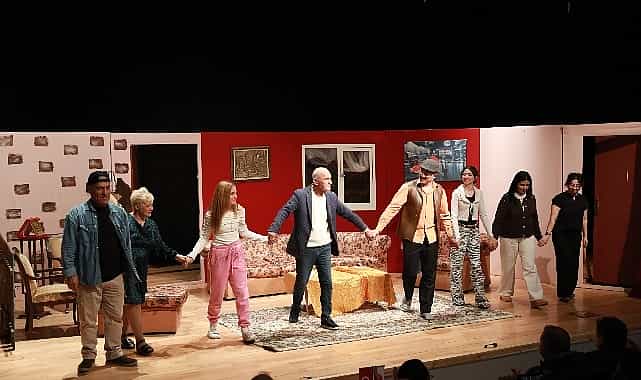 babam geri dondu keciorende tiyatroseverlerle bulustu