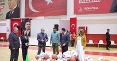 bayraklidaki okullara spor malzemesi destegi