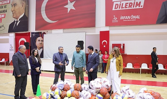 bayraklidaki okullara spor malzemesi destegi