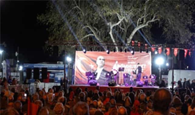 cumhuriyet her yerde bayram coskusunu doruga cikardi