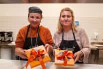 gonullu ellerden losemili cocuklara tatli hediye