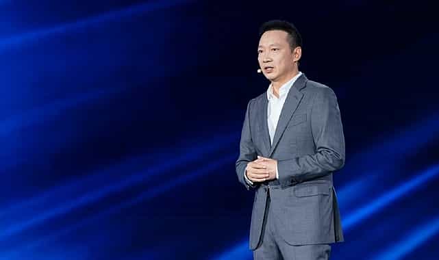 honor cinde dunyanin ilk kendini gelistiren yapay zeka ajani isletim sistemi magicos 10u tanitti