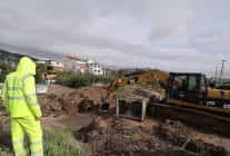 izmir buyuksehir belediyesi ekipleri bergamada asiri yagislarla mucadele ediyor