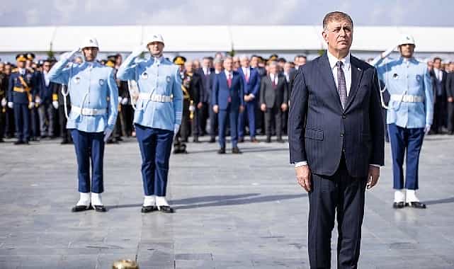 izmirde cumhuriyet bayrami kutlamalari basladi