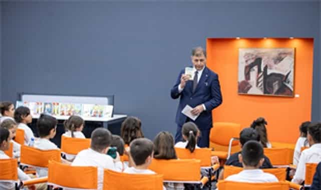 izmirli cocuklar baskan tugayla okuma saatinde bulustu