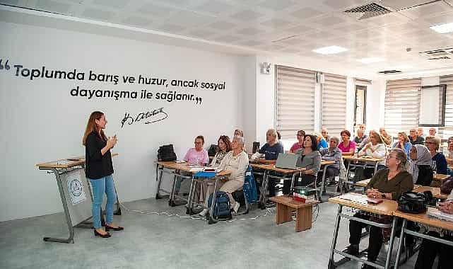 karsiyakanin 3 yas universitesinde ders zili caldi