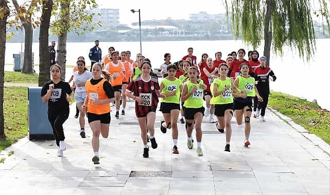 kucukcekmecede cumhuriyet kosusu duzenlendi