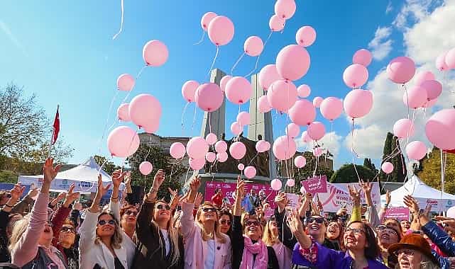 meme kanseri farkindaligi icin bakirkoyde gokyuzune pembe balonlar ucuruldu
