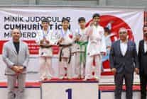 minik sporcular cumhuriyet icin ter doktu