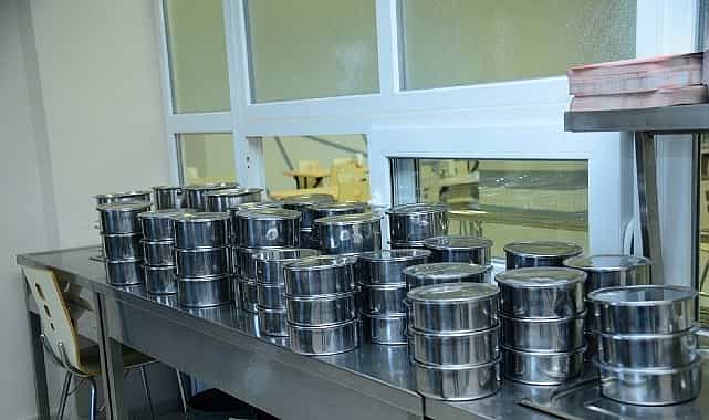 sicak yemek hizmeti suruyor