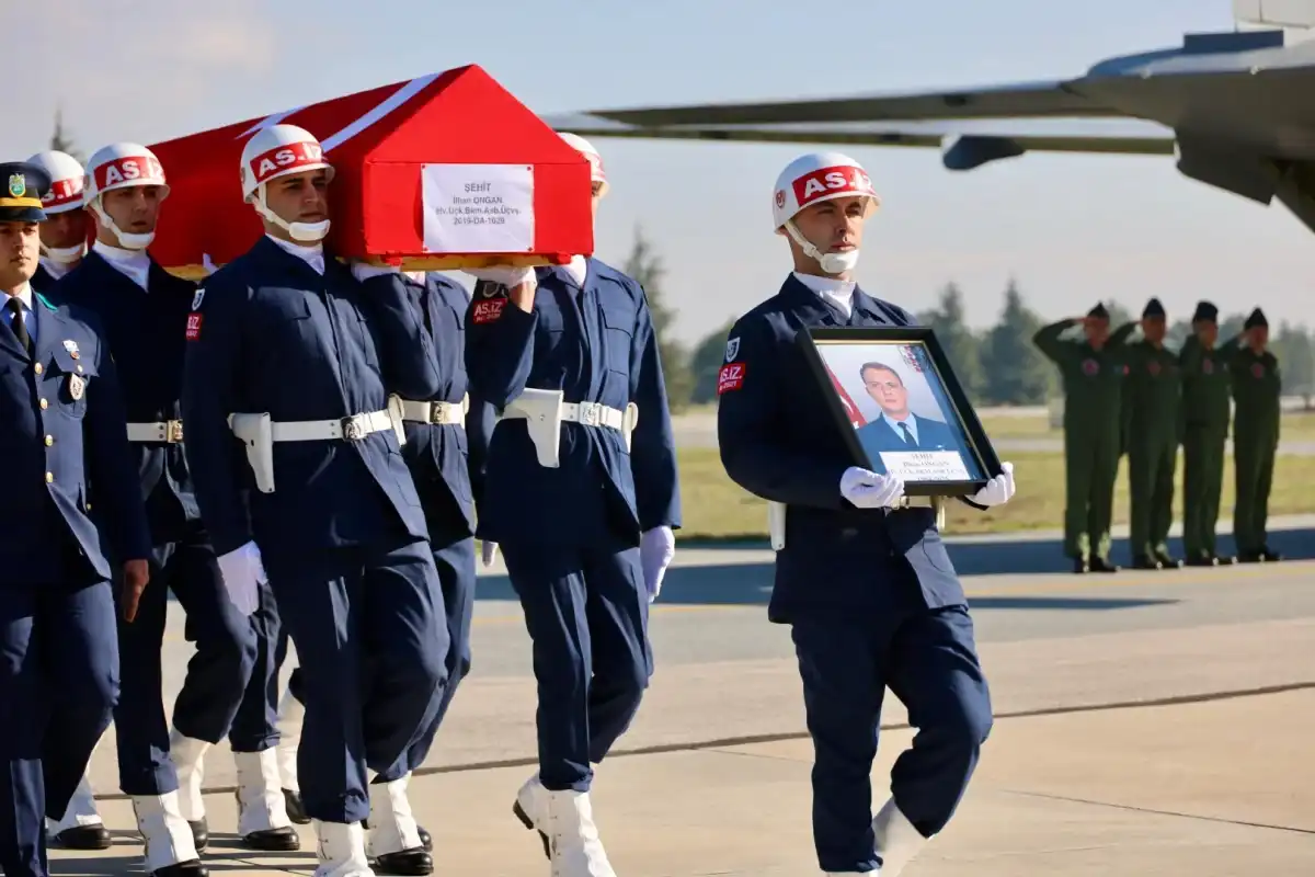 Eskişehir’de Uçak Kazasında Şehit Olan İki Subaya Tören