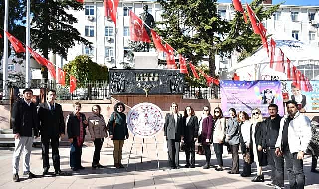 24 kasim ogretmenler gunu duzenlenen programla kutlandi