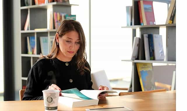 albest meydan kafe bir ayda 37 bin ziyaretci agirladi