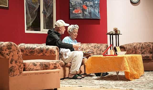 babam geri dondu tiyatro oyunu keciorende buyuk ilgi gordu