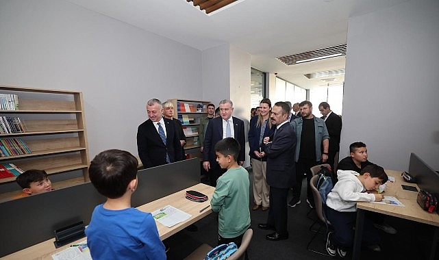 Bakan Bak, Hasan Doğan Bilgievi ve Sporcu Eğitim Merkezi’ni gezdi 1 bakan bak hasan dogan bilgievi ve sporcu egitim merkezini gezdi