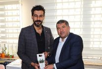 bayindir belediye baskani davut sakarsu ogretmenler gunu dolayisiyla okullari ziyaret etti