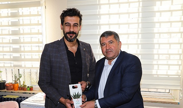 Bayındır Belediye Başkanı Davut Sakarsu, Öğretmenler Günü Dolayısıyla Okulları Ziyaret Etti 1 bayindir belediye baskani davut sakarsu ogretmenler gunu dolayisiyla okullari ziyaret etti