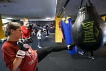 bucali kadinlar siddete karsi kick boks ogreniyor