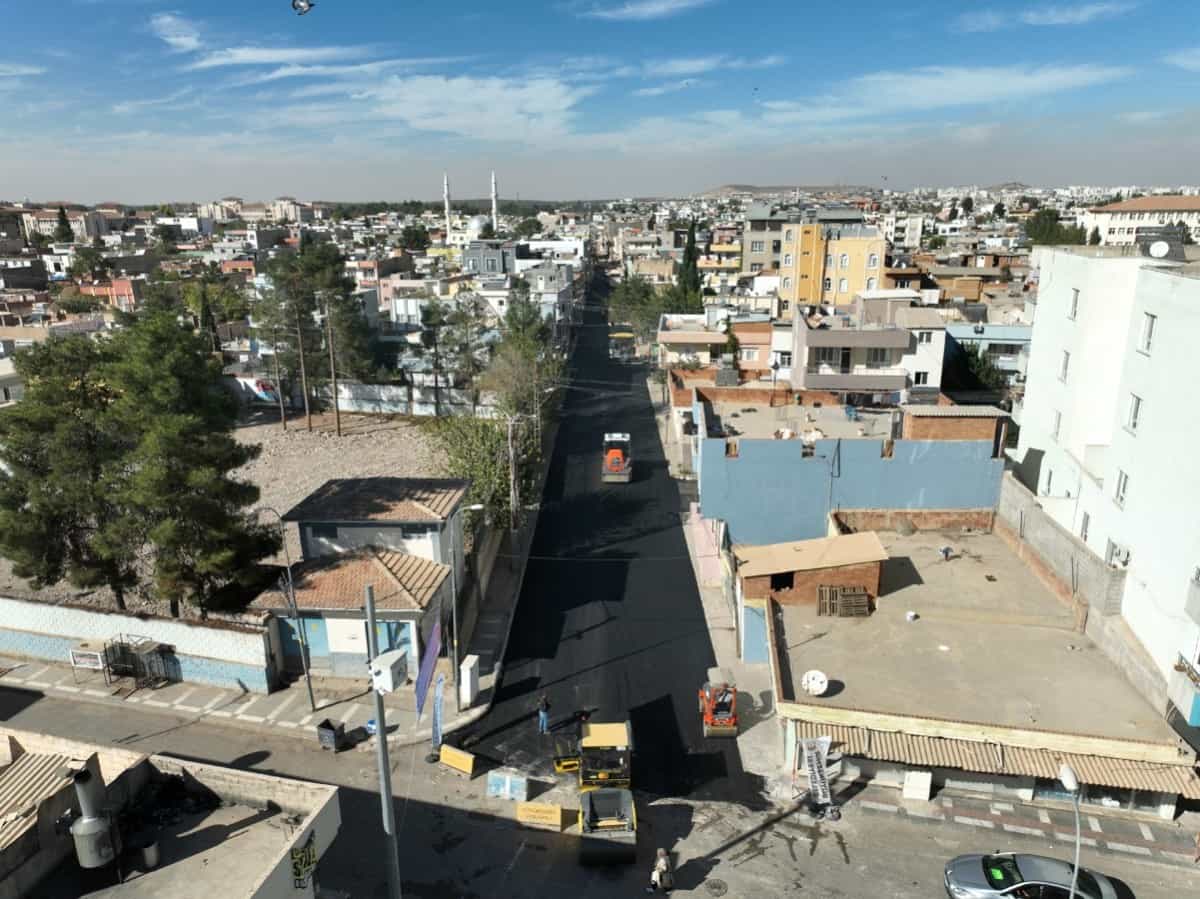 Büyükşehir, Ceylanpınar’da Karayolları Standartlarında Asfalt Çalışması Yaptı