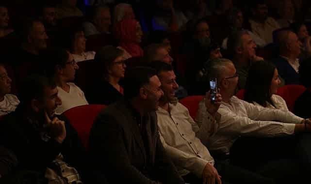 cigli komedi aksamlari ogretmenlere neseli bir gece yasatti