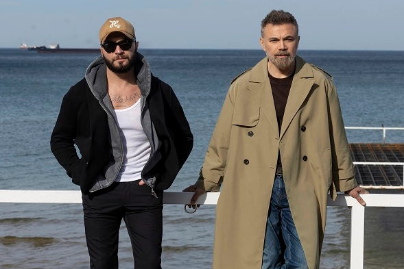 “Gül Beyaz Gül”, Berkay ve Ümit Sayın’ın güçlü yorumuyla beğeni topladı 1 “Gül Beyaz Gül”, Berkay ve Ümit Sayın’ın güçlü yorumuyla beğeni topladı