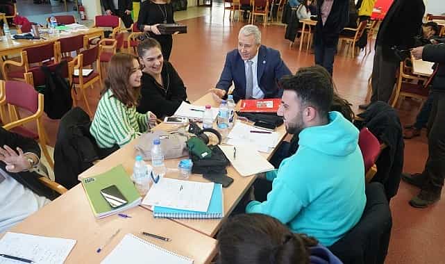 egeli genclerin vazgecilmez mekani ege universitesi merkez kutuphanesi