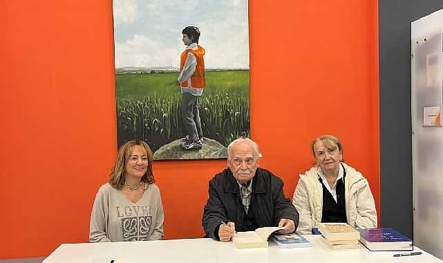 ertekin ciftinden ilber ortayli kutuphanesine anlamli bagis