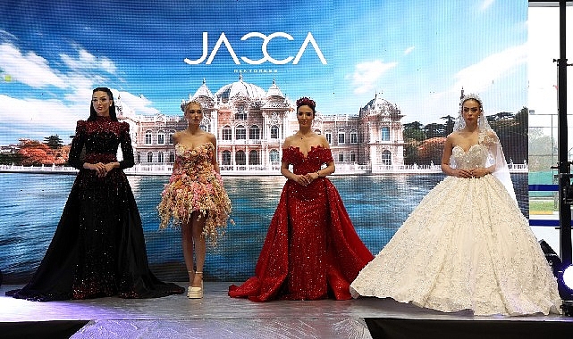 Evlilik Fuarı'nda gelinlik defilesi büyüledi 1 evlilik fuarinda gelinlik defilesi buyuledi