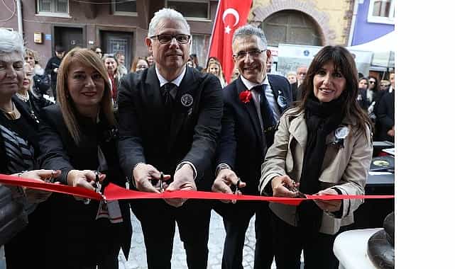 haremden cumhuriyete sergisi acildi