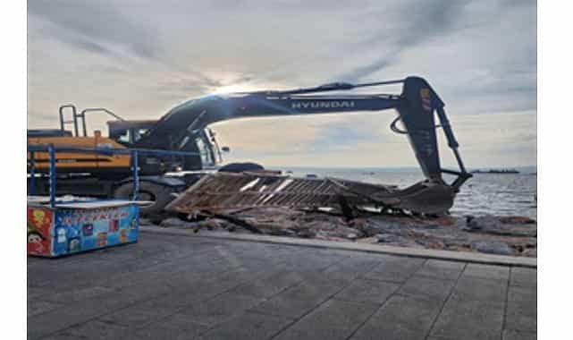 karsiyakadaki kacak iskeleler yikiliyor