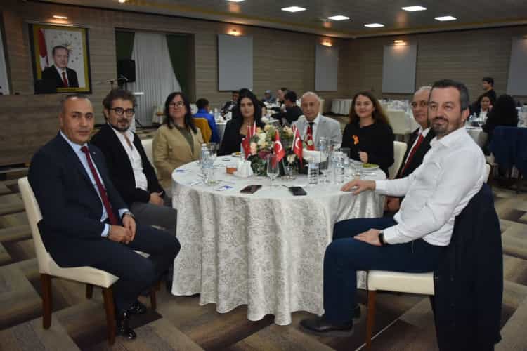 Manisa Şehit Aileleri ve Gaziler Derneği, Yeni Yönetimle Tanışma Yemeğinde Buluştu