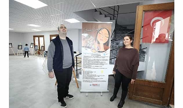 mendereste otizmli tugcandan resim sergisi