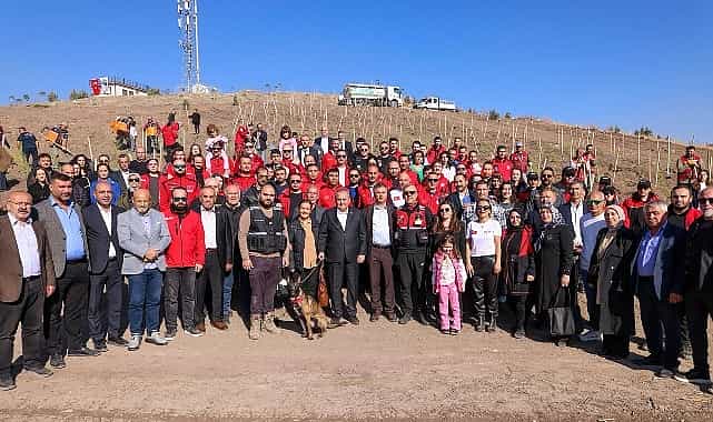 milli agaclandirma gununde keciorende fidanlar toprakla bulustu