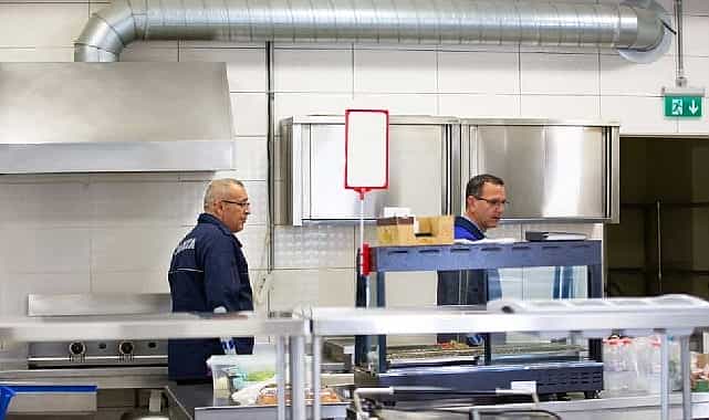 narlidere belediyesi zabita ekiplerinden okul kantinlerine siki denetim