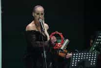 niran unsal izmirde sessizligi bozdu