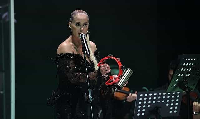 niran unsal izmirde sessizligi bozdu