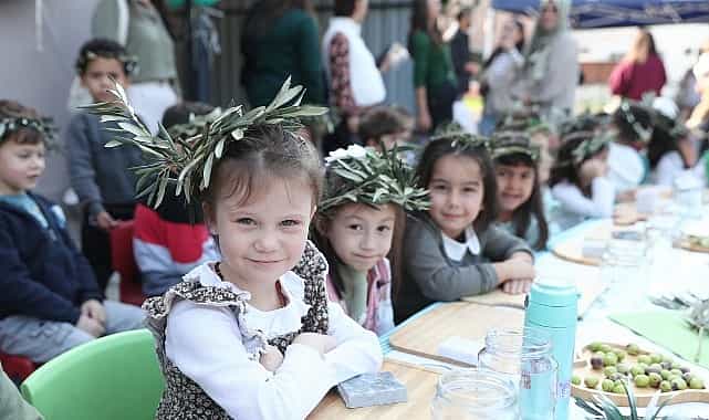 sakranda 6 geleneksel zeytin kirma senligi duzenlendi