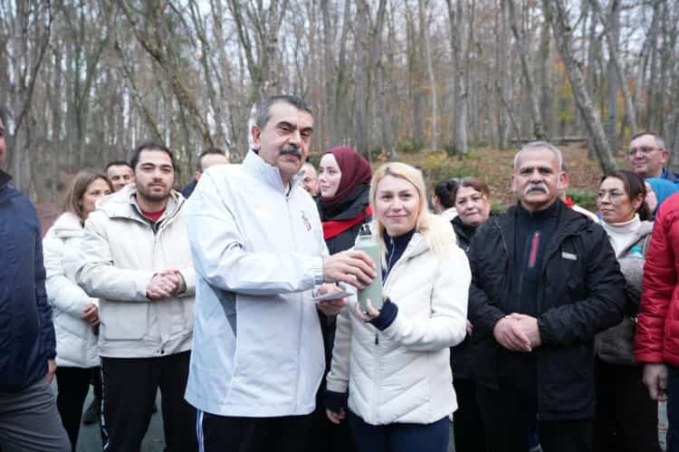 Bakan Tekin’den Öğretmenlerle Doğa Yürüyüşü