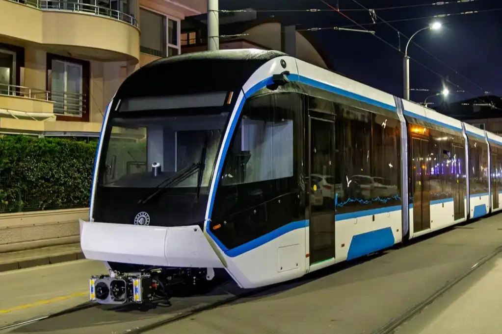 Kocaeli Raylı Sistemde Güçleniyor: 5 Tramvayın İlki Hizmete Başladı