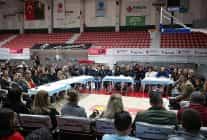 aliaga belediyesi personeli baskanlari icin salon kapatti