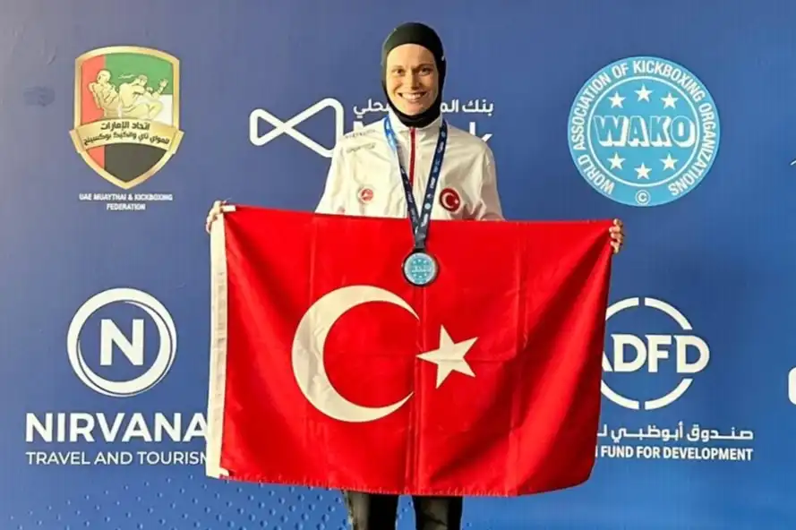 Sakaryalı kick boksçu Ayşe Kaplan dünya üçüncülüğüne uzandı