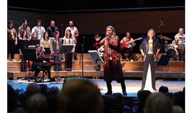 baris manco sarkilariyla anildi