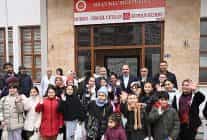 baskan altay cocuklarin sivlilik coskusuna eslik etti