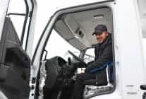 baskan ari kar kureme aracini surerek temizlik calismasi yapti