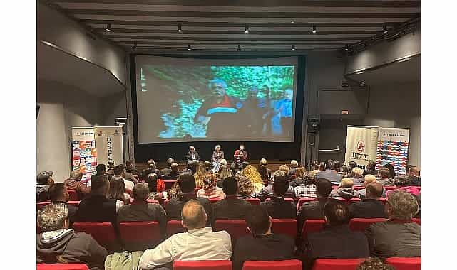 beyoglu sinemasinda nostaljik durak iett ve sinema bulusmasi