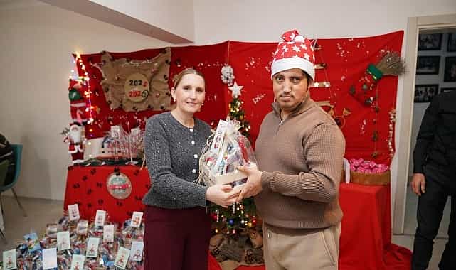 biz hep yaninizdayiz mutlu yillar ozel ve guzel cocuklar