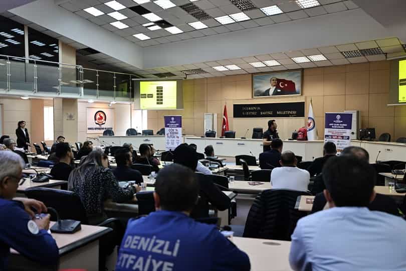 Denizli Büyükşehir Yöneticilerine Afet Farkındalık Eğitimi